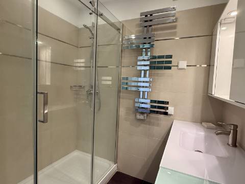 Apartamento T2 Renovado com Vista Mar em Ferragudo - 1.º Andar sem Elevador