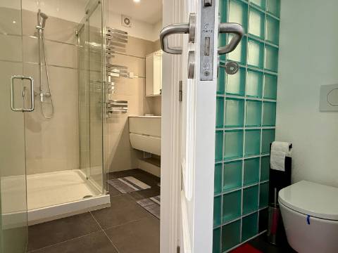 Apartamento T2 Renovado com Vista Mar em Ferragudo - 1.º Andar sem Elevador