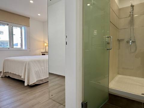 Apartamento T2 Renovado com Vista Mar em Ferragudo - 1.º Andar sem Elevador