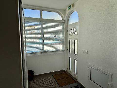 Apartamento T2 Renovado com Vista Mar em Ferragudo - 1.º Andar sem Elevador
