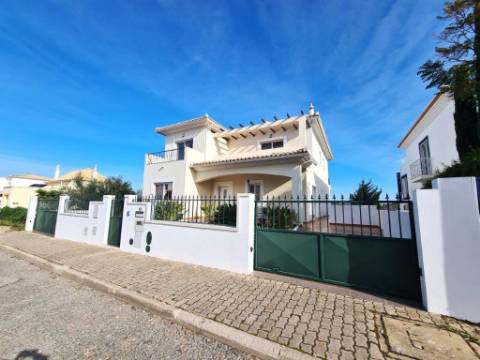 VENDIDA PELA 'TA MAISON DE RÊVE'