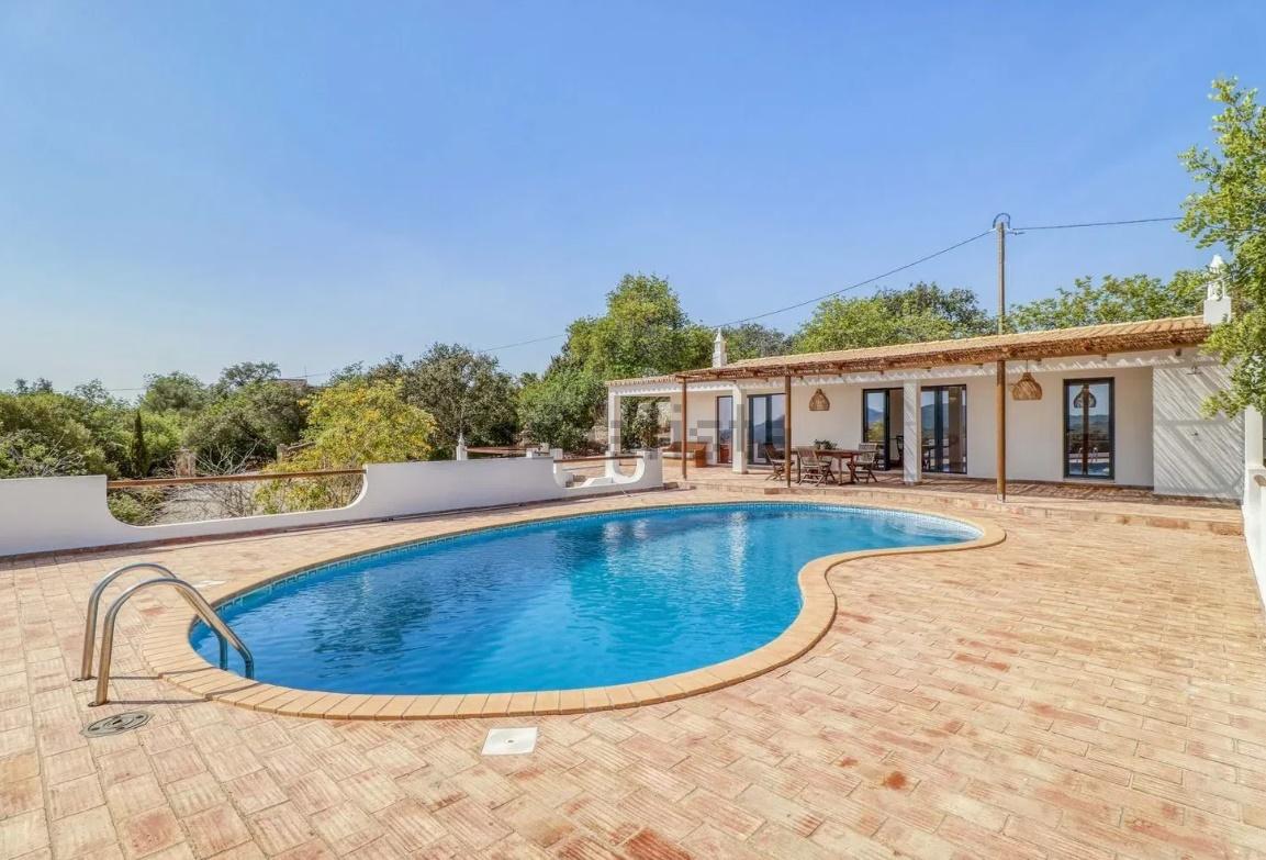 Moradia 3 quartos e piscina em santa Barbara de Nexe