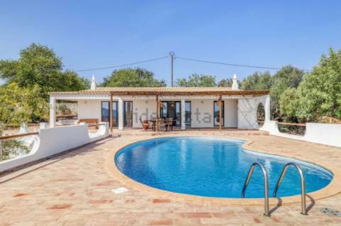 Moradia 3 quartos e piscina em santa Barbara de Nexe
