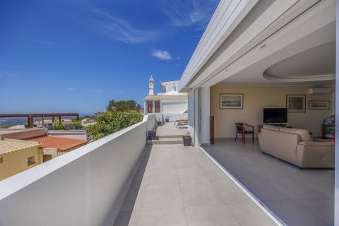 Casa Moderna de 2 quartos + escritório com vista mar