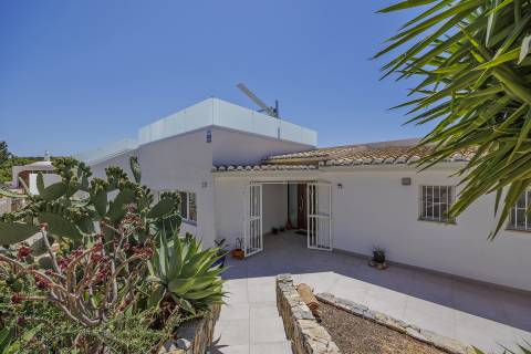 Casa Moderna de 2 quartos + escritório com vista mar