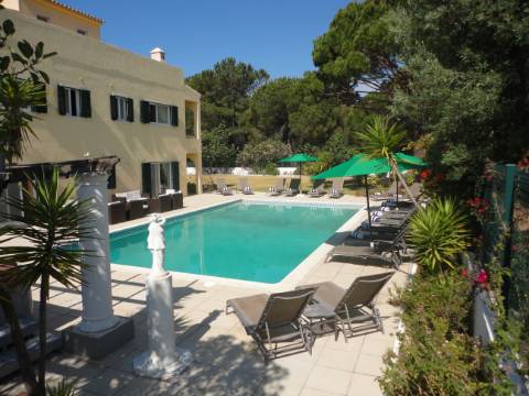 Moradia Clássica com 7 Quartos