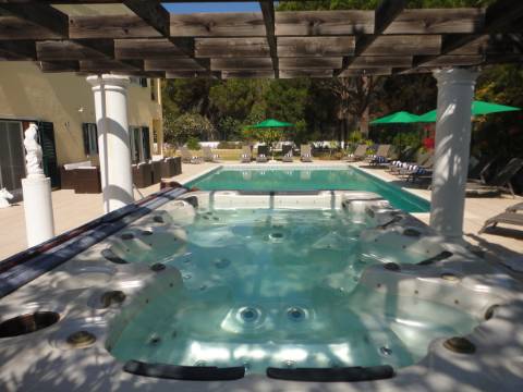 Moradia Clássica com 7 Quartos