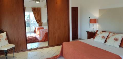 Moradia Clássica com 7 Quartos