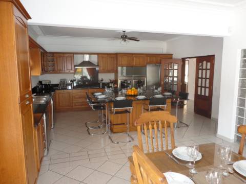 Moradia Clássica com 7 Quartos