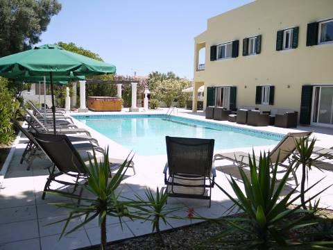 Moradia Clássica com 7 Quartos