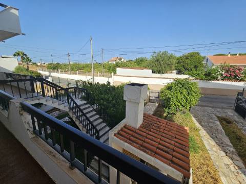 Duas Moradias numa Única Propriedade - Oportunidade Imperdível em Quarteira