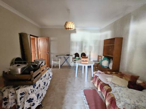 Duas Moradias numa Única Propriedade - Oportunidade Imperdível em Quarteira