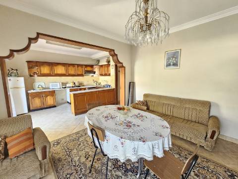 Duas Moradias numa Única Propriedade - Oportunidade Imperdível em Quarteira