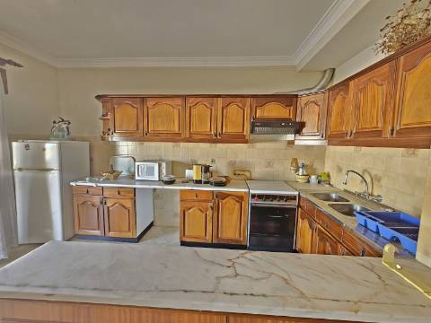 Duas Moradias numa Única Propriedade - Oportunidade Imperdível em Quarteira