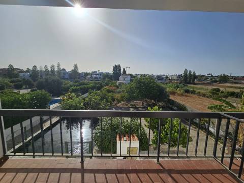 Duas Moradias numa Única Propriedade - Oportunidade Imperdível em Quarteira