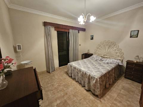 Duas Moradias numa Única Propriedade - Oportunidade Imperdível em Quarteira