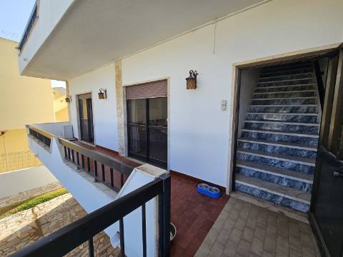 Duas Moradias numa Única Propriedade - Oportunidade Imperdível em Quarteira