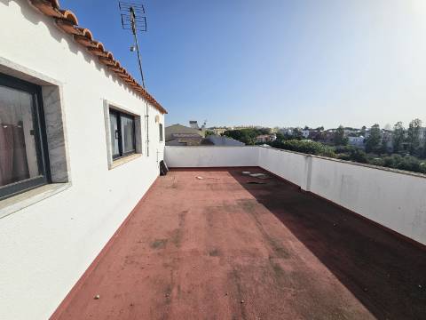 Duas Moradias numa Única Propriedade - Oportunidade Imperdível em Quarteira