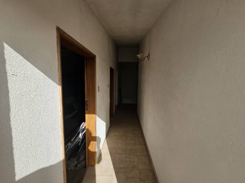 Duas Moradias numa Única Propriedade - Oportunidade Imperdível em Quarteira