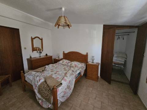 Duas Moradias numa Única Propriedade - Oportunidade Imperdível em Quarteira