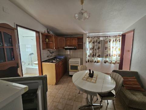 Duas Moradias numa Única Propriedade - Oportunidade Imperdível em Quarteira