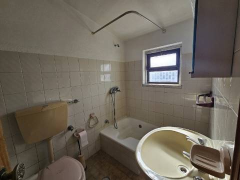 Duas Moradias numa Única Propriedade - Oportunidade Imperdível em Quarteira