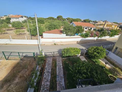 Duas Moradias numa Única Propriedade - Oportunidade Imperdível em Quarteira