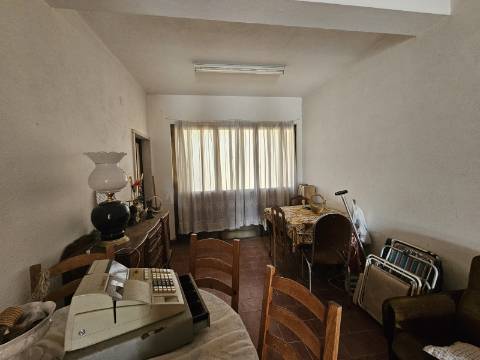 Duas Moradias numa Única Propriedade - Oportunidade Imperdível em Quarteira