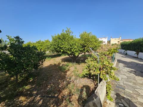 Duas Moradias numa Única Propriedade - Oportunidade Imperdível em Quarteira