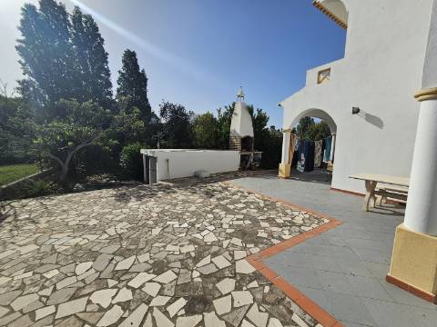 Duas Moradias numa Única Propriedade - Oportunidade Imperdível em Quarteira