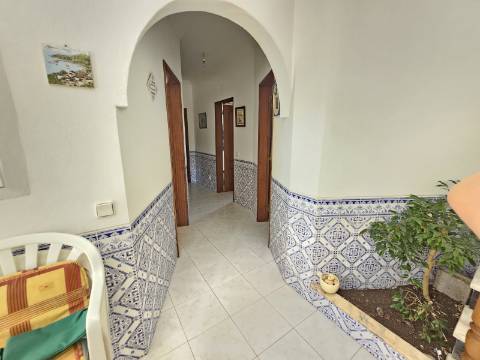 Duas Moradias numa Única Propriedade - Oportunidade Imperdível em Quarteira