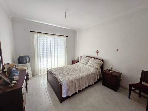 Duas Moradias numa Única Propriedade - Oportunidade Imperdível em Quarteira