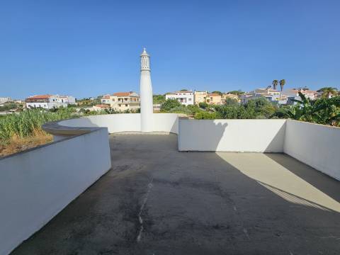 Duas Moradias numa Única Propriedade - Oportunidade Imperdível em Quarteira