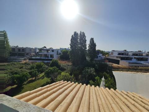 Duas Moradias numa Única Propriedade - Oportunidade Imperdível em Quarteira