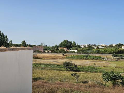 Duas Moradias numa Única Propriedade - Oportunidade Imperdível em Quarteira