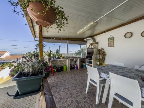 Moradia 2 quartos com piscina + anexo para venda em Loulé