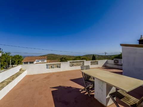 Moradia 2 quartos com piscina + anexo para venda em Loulé