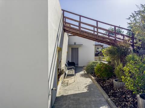 Moradia 2 quartos com piscina + anexo para venda em Loulé