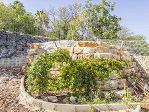 Moradia 2 quartos com piscina + anexo para venda em Loulé