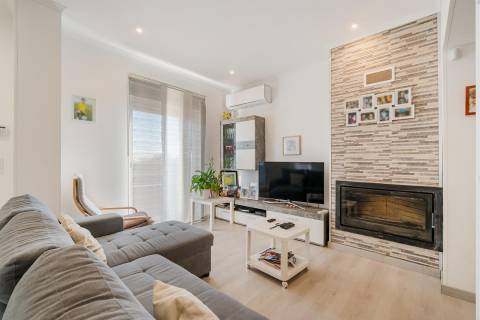 Moradia 2 quartos com piscina + anexo para venda em Loulé