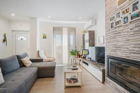 Moradia 2 quartos com piscina + anexo para venda em Loulé