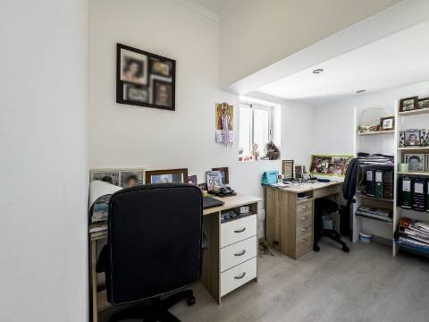 Moradia 2 quartos com piscina + anexo para venda em Loulé