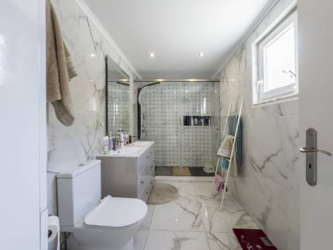 Moradia 2 quartos com piscina + anexo para venda em Loulé