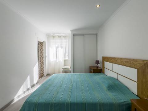 Moradia 2 quartos com piscina + anexo para venda em Loulé