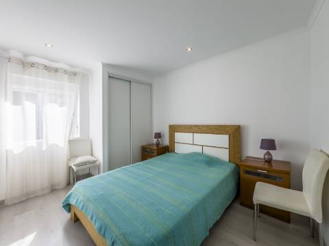 Moradia 2 quartos com piscina + anexo para venda em Loulé