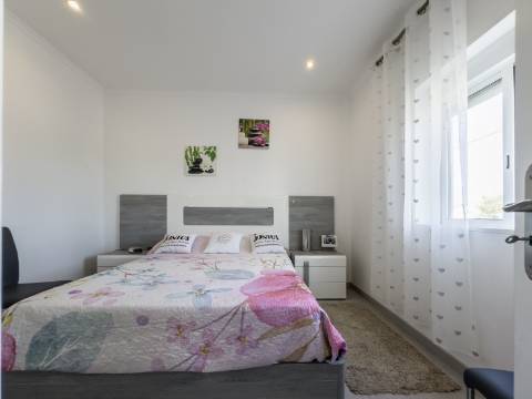 Moradia 2 quartos com piscina + anexo para venda em Loulé