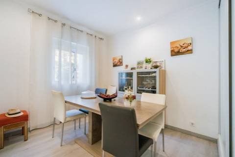 Moradia 2 quartos com piscina + anexo para venda em Loulé