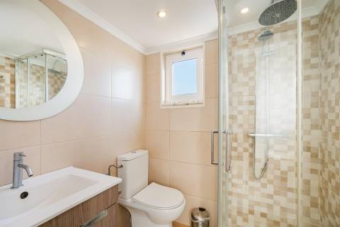 Moradia 2 quartos com piscina + anexo para venda em Loulé