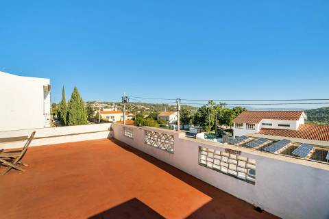 Moradia 2 quartos com piscina + anexo para venda em Loulé