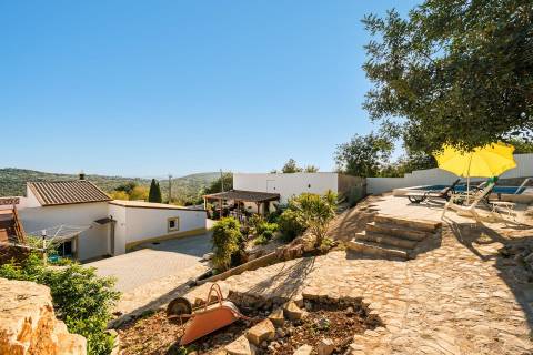 Moradia 2 quartos com piscina + anexo para venda em Loulé
